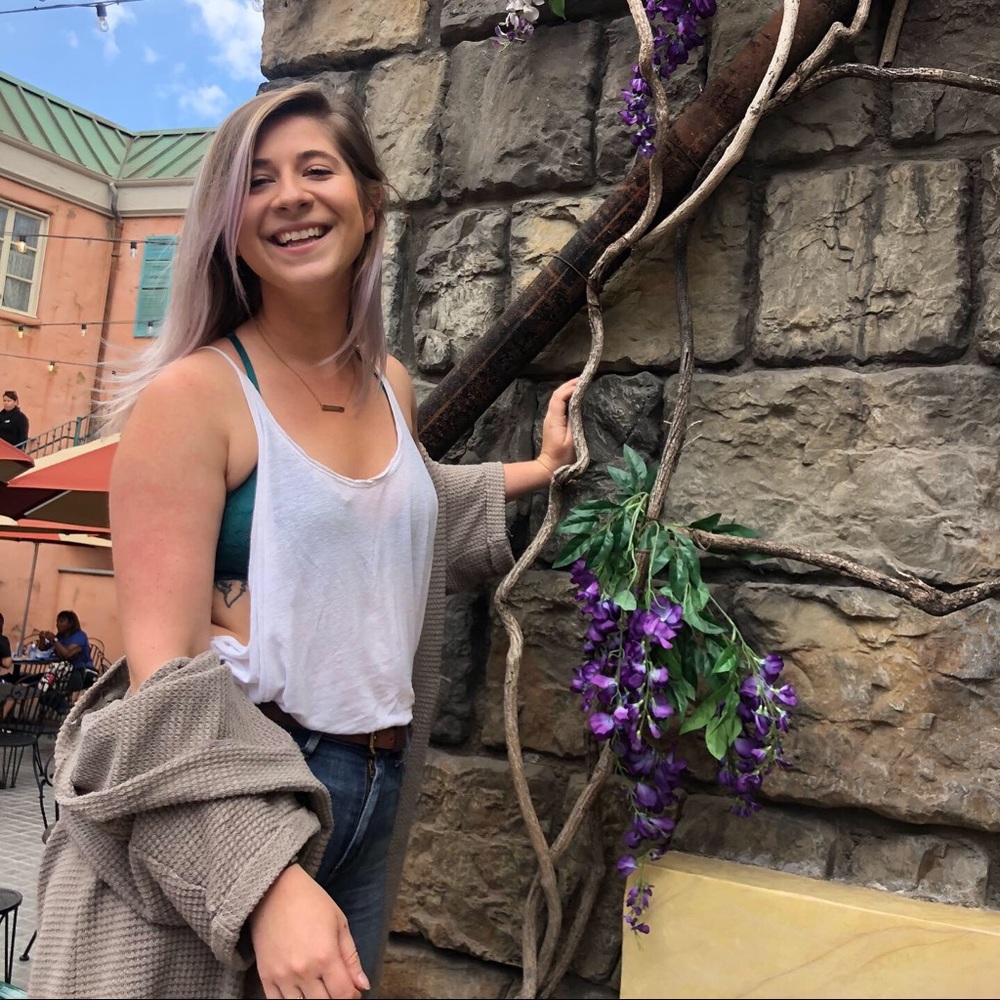 Meet your Posher, Devin